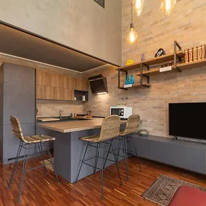 https://luxury-loft-adriano-51.it-lombardy.com